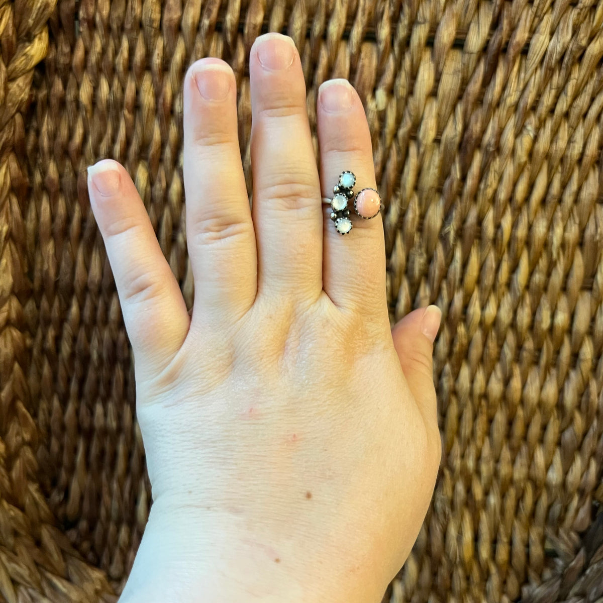 Sterling Silver Queen Conch & Mother of Pearl Floating Ring – Size 7