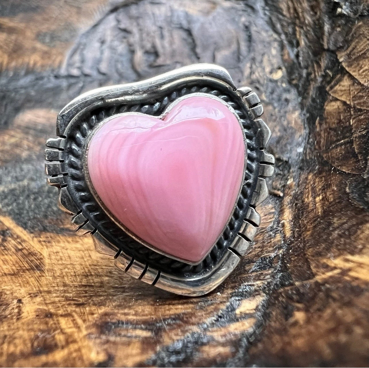 Sterling Silver Queen Conch Heart Shadowbox Ring — Size 9