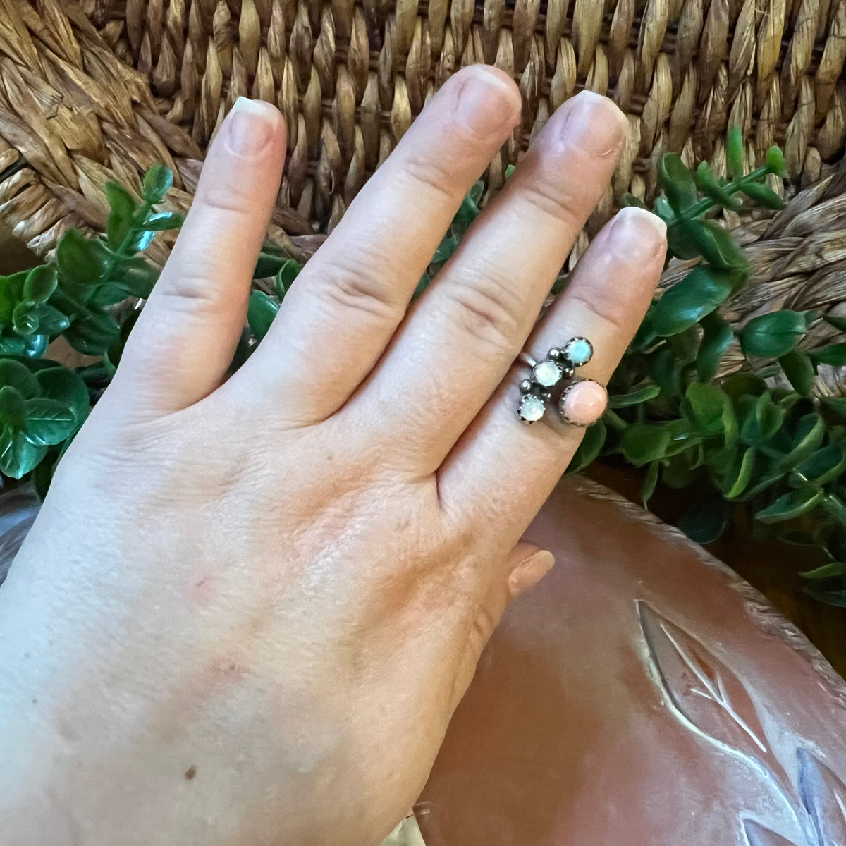 Sterling Silver Queen Conch & Mother of Pearl Floating Ring – Size 7