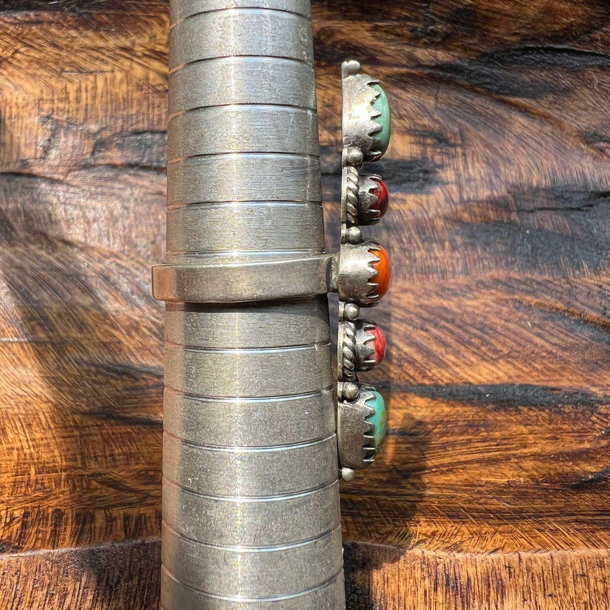 Sterling Silver Kingman Turquoise & Spiny Oyster Crawler Ring – Adjustable