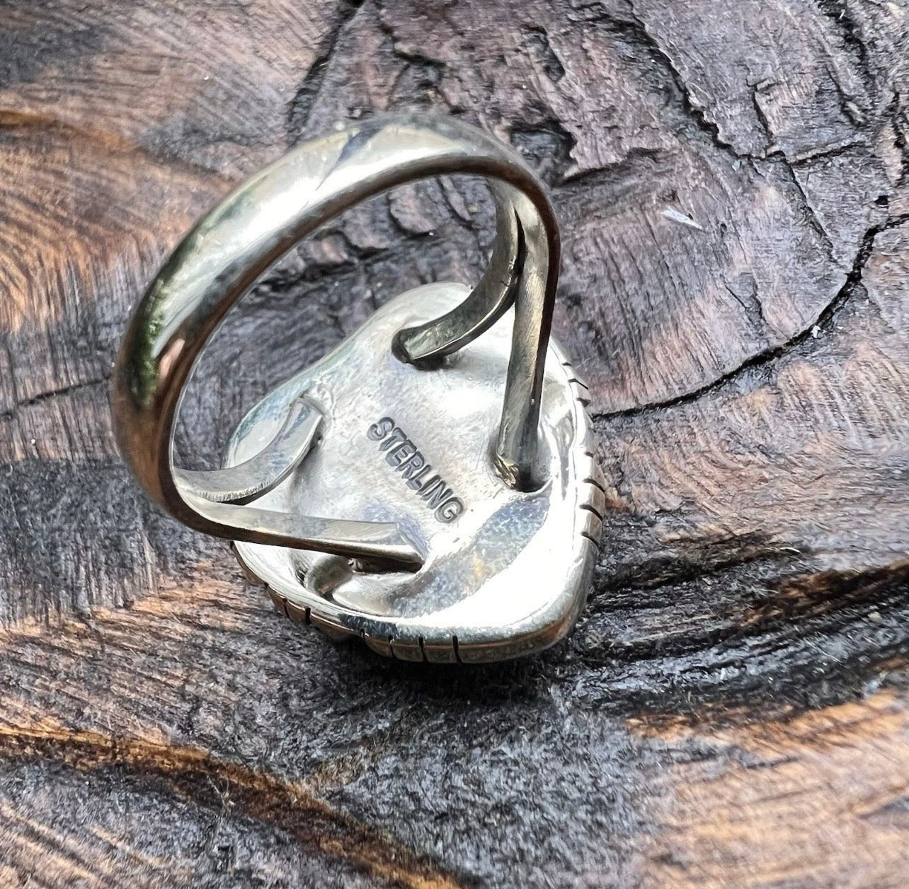 Sterling Silver Queen Conch Heart Shadowbox Ring — Size 9