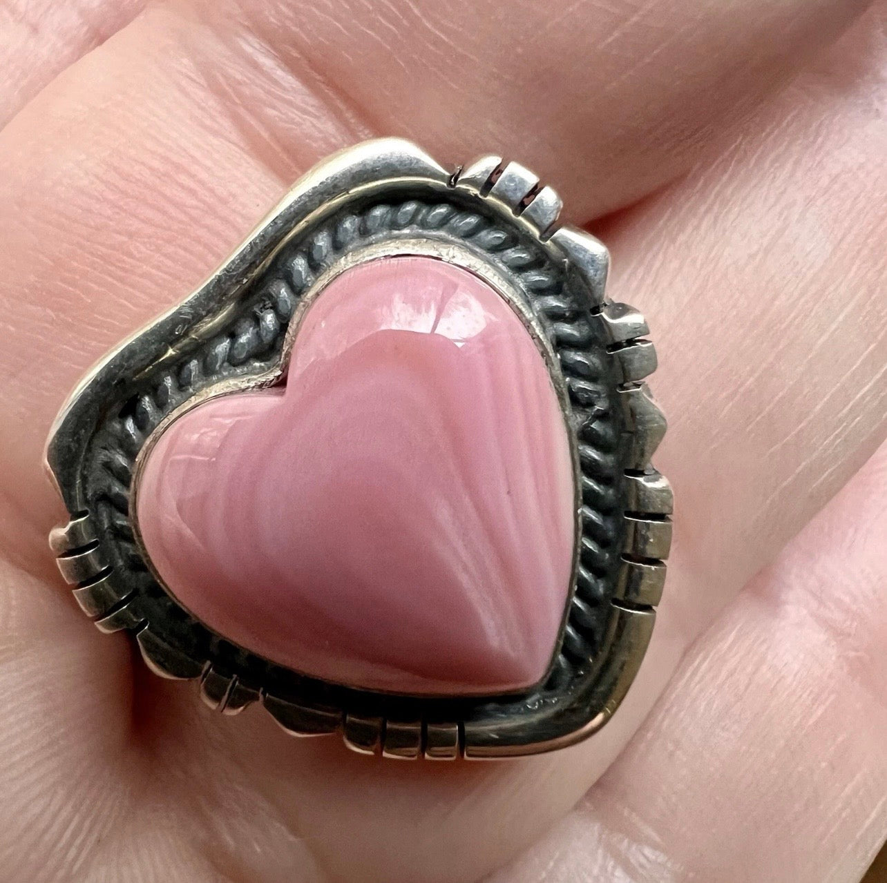 Sterling Silver Queen Conch Heart Shadowbox Ring — Size 9