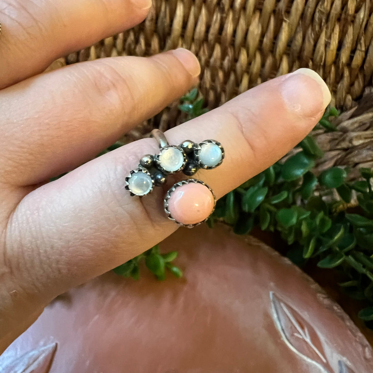 Sterling Silver Queen Conch & Mother of Pearl Floating Ring – Size 7