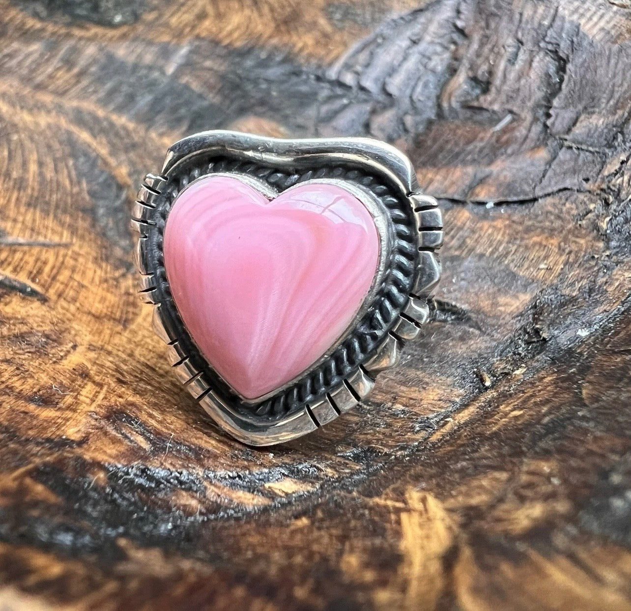 Sterling Silver Queen Conch Heart Shadowbox Ring — Size 9