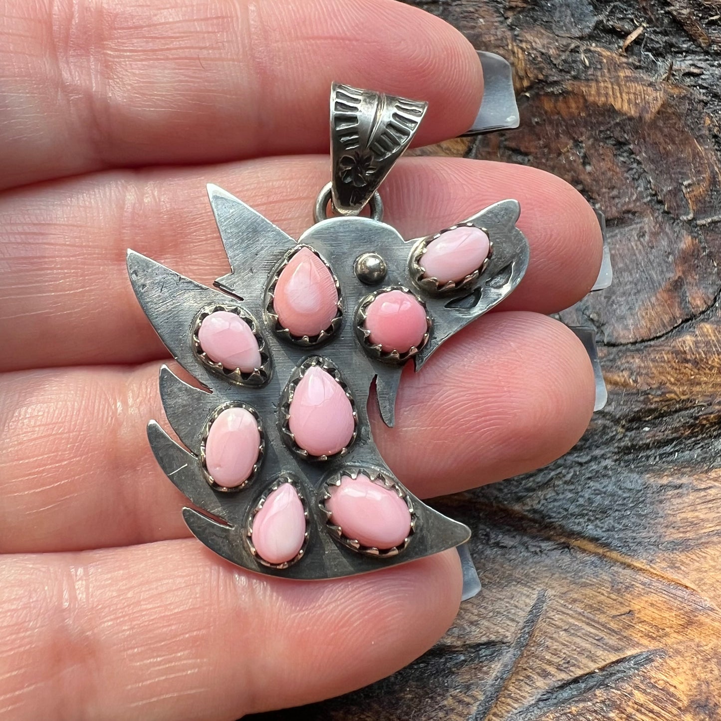 Sterling Silver Queen Conch Wolf Cluster Pendant