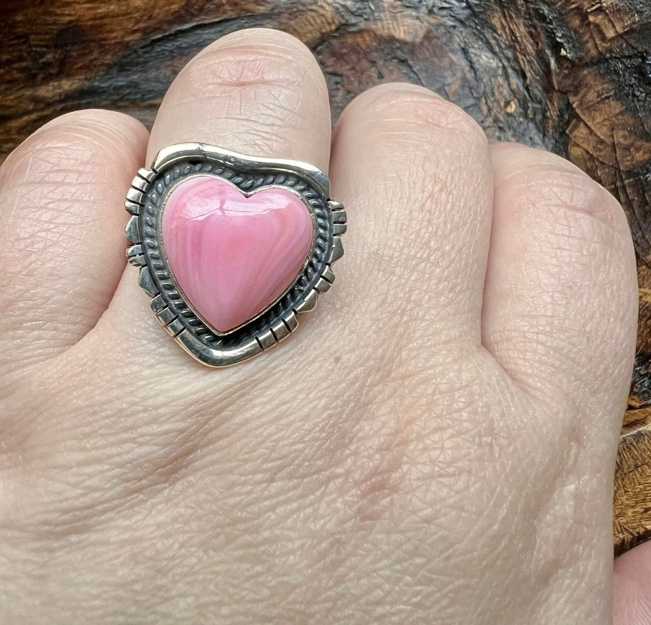 Sterling Silver Queen Conch Heart Shadowbox Ring — Size 9