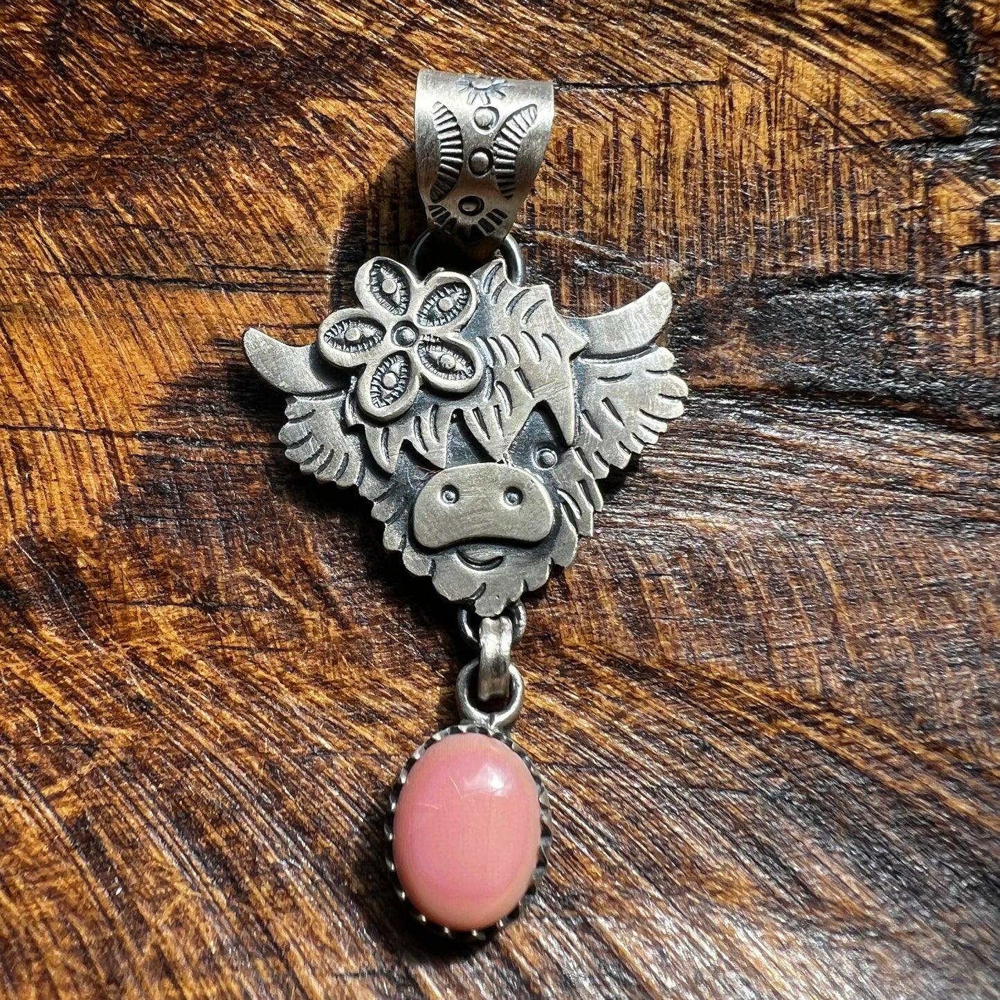 Sterling Silver Highland Cow Pendant with Queen Conch