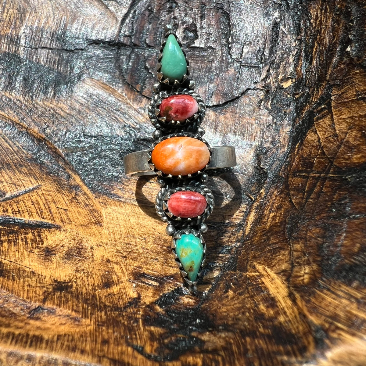 Sterling Silver Kingman Turquoise & Spiny Oyster Crawler Ring – Adjustable
