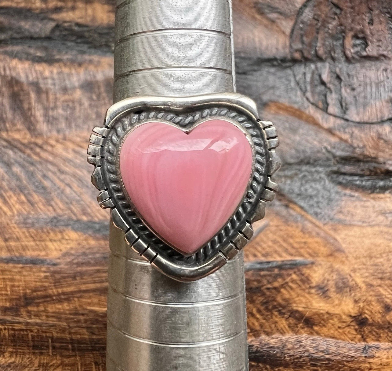Sterling Silver Queen Conch Heart Shadowbox Ring — Size 9