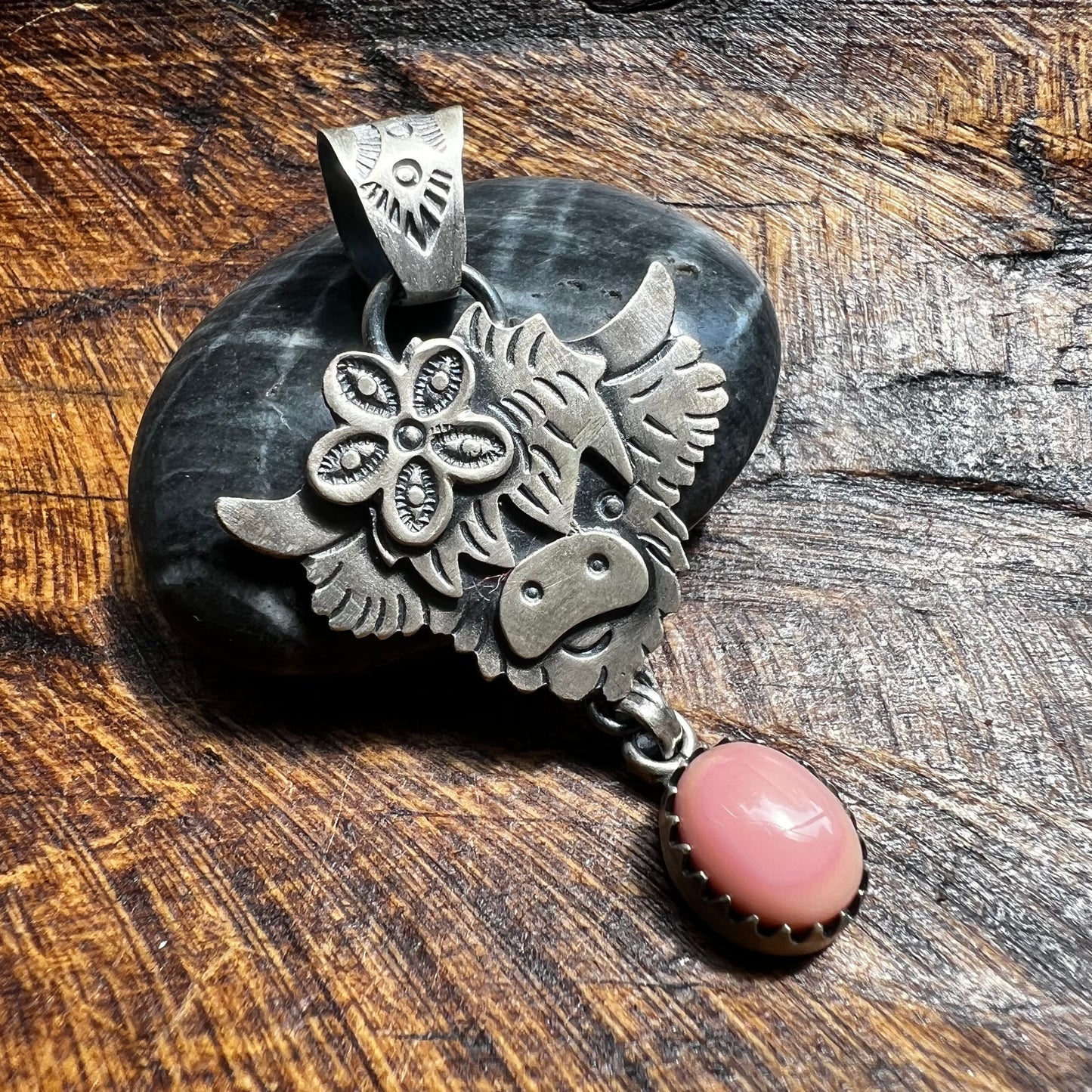 Sterling Silver Highland Cow Pendant with Queen Conch