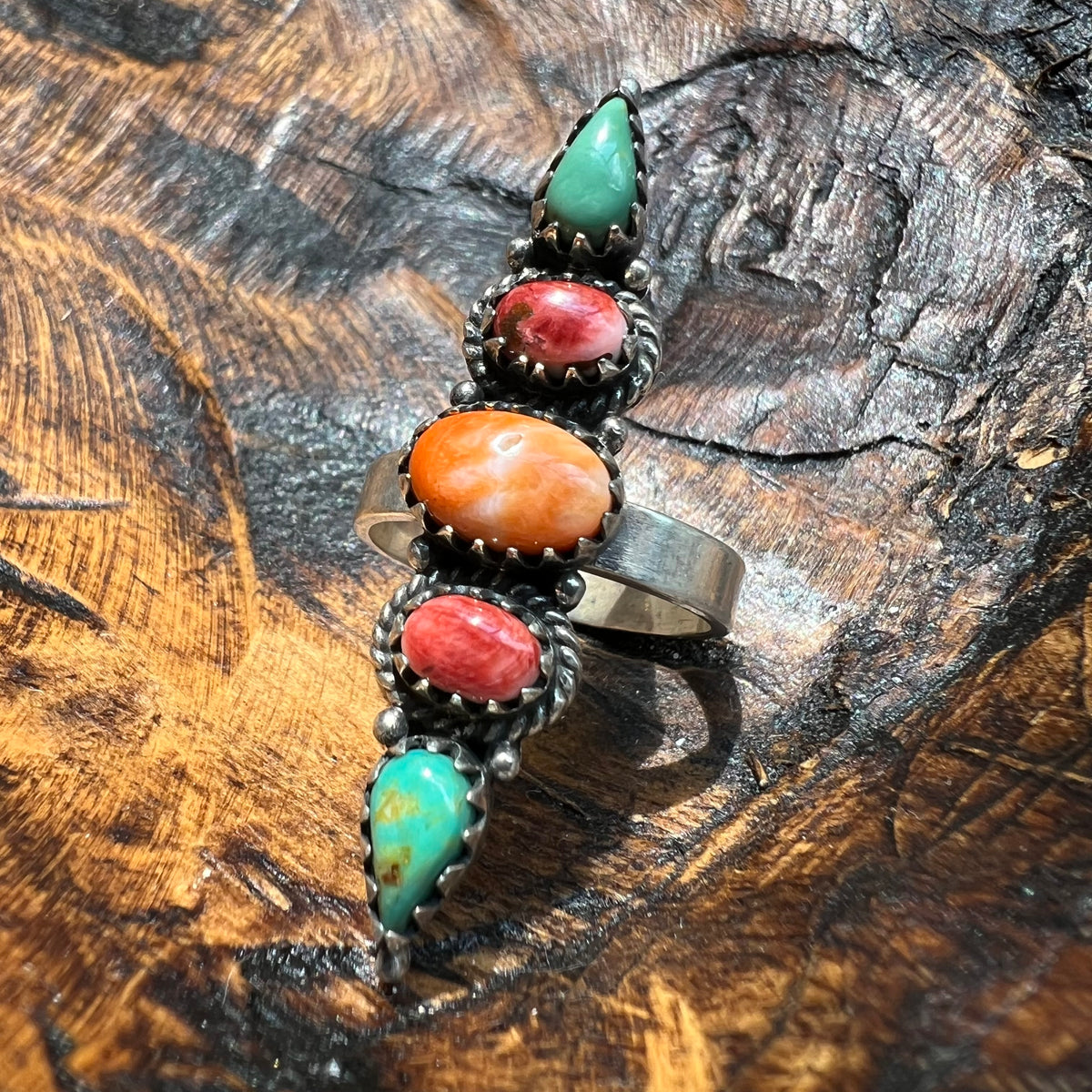 Sterling Silver Kingman Turquoise & Spiny Oyster Crawler Ring – Adjustable