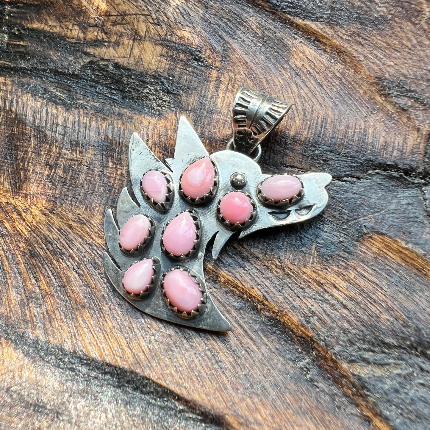 Sterling Silver Queen Conch Wolf Cluster Pendant