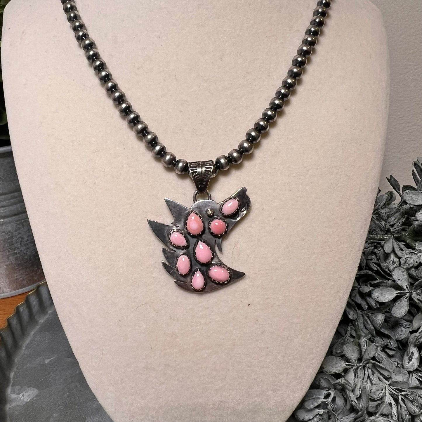 Sterling Silver Queen Conch Wolf Cluster Pendant