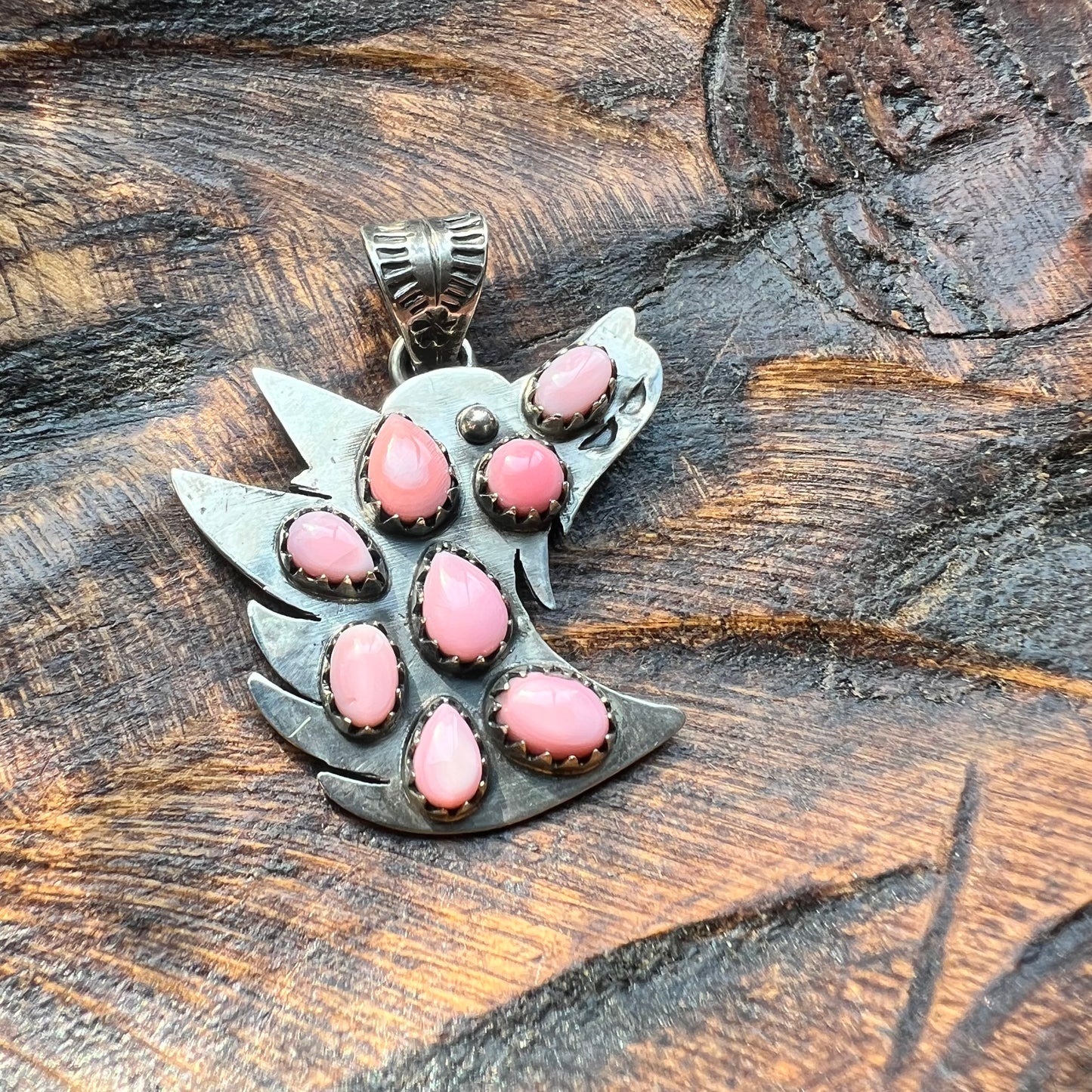 Sterling Silver Queen Conch Wolf Cluster Pendant
