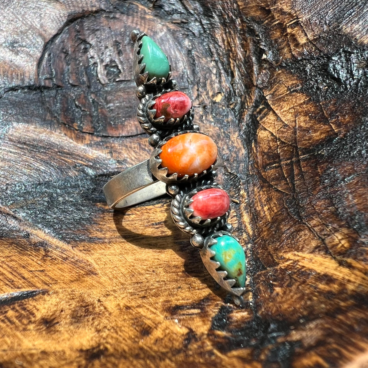 Sterling Silver Kingman Turquoise & Spiny Oyster Crawler Ring – Adjustable