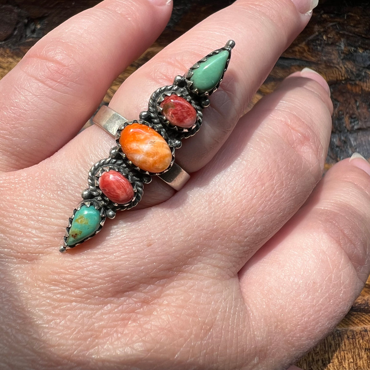 Sterling Silver Kingman Turquoise & Spiny Oyster Crawler Ring – Adjustable